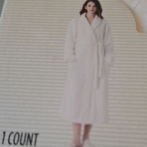 Modern Expressions Women's Cream Robe